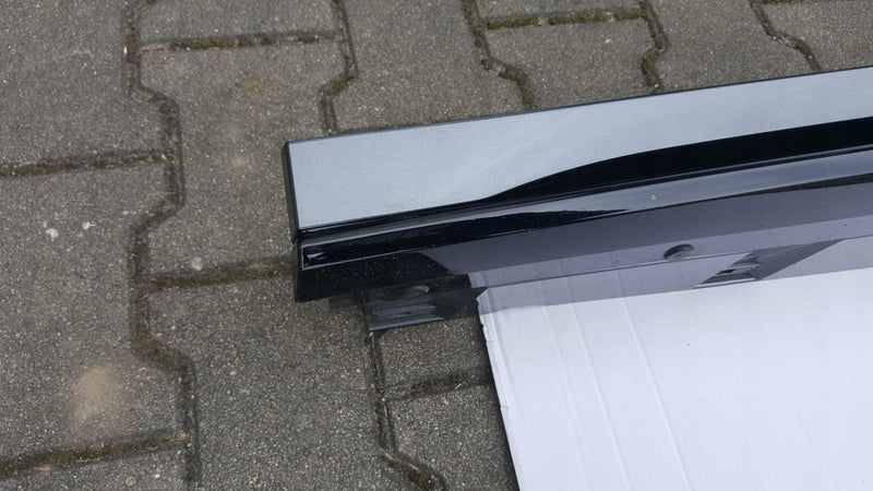 Listwa progowa lewa strona AUDI R8 4S0853859 demontaż