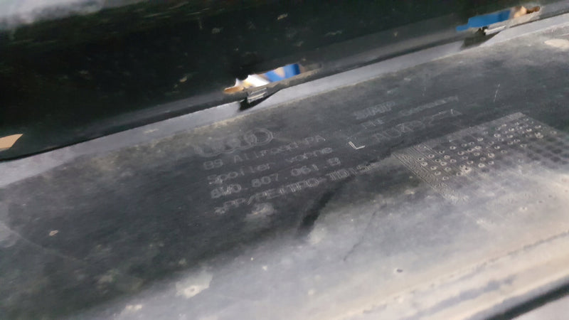 Narożnik listwa zderzaka lewy przód AUDI A4 (B9) ALLROAD 8W0807061B