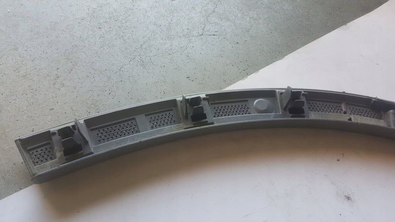 Listwa błotnika prawy przód AUDI Q7 4M0853718K demontaż