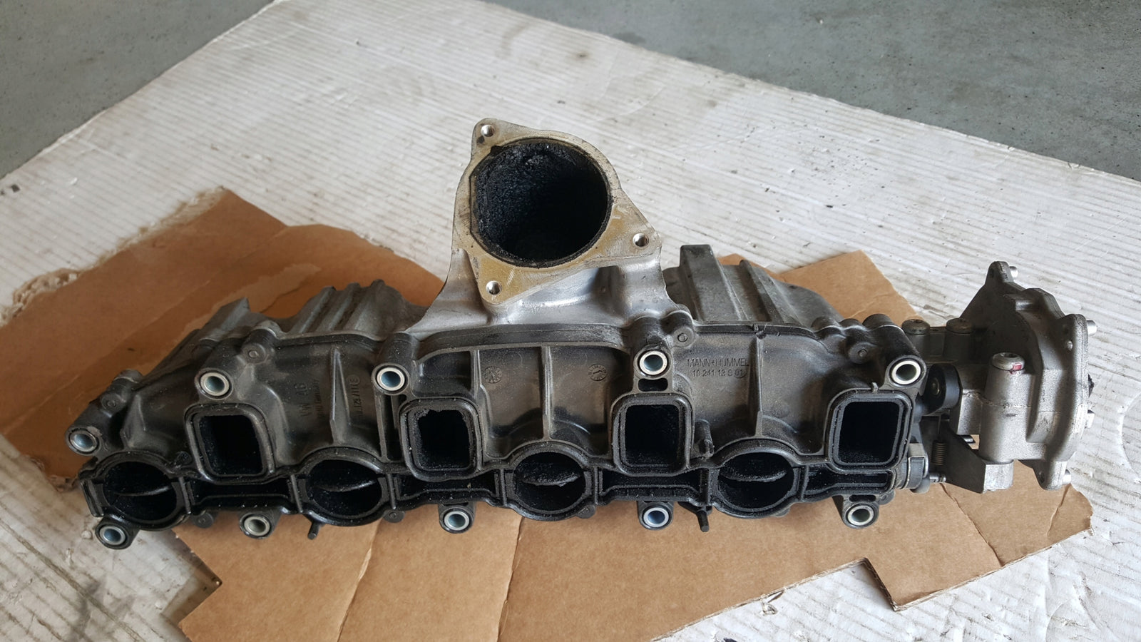 kolektor ssący VW AUDI SEAT SKODA 03L129711E