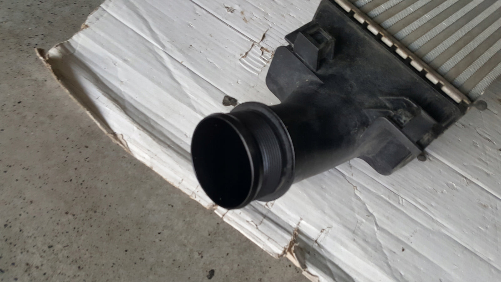 Chłodnica intercooler AUDI A4 (B9) A5 A6 (C8) A7 Q5 8W0145805AD demontaż