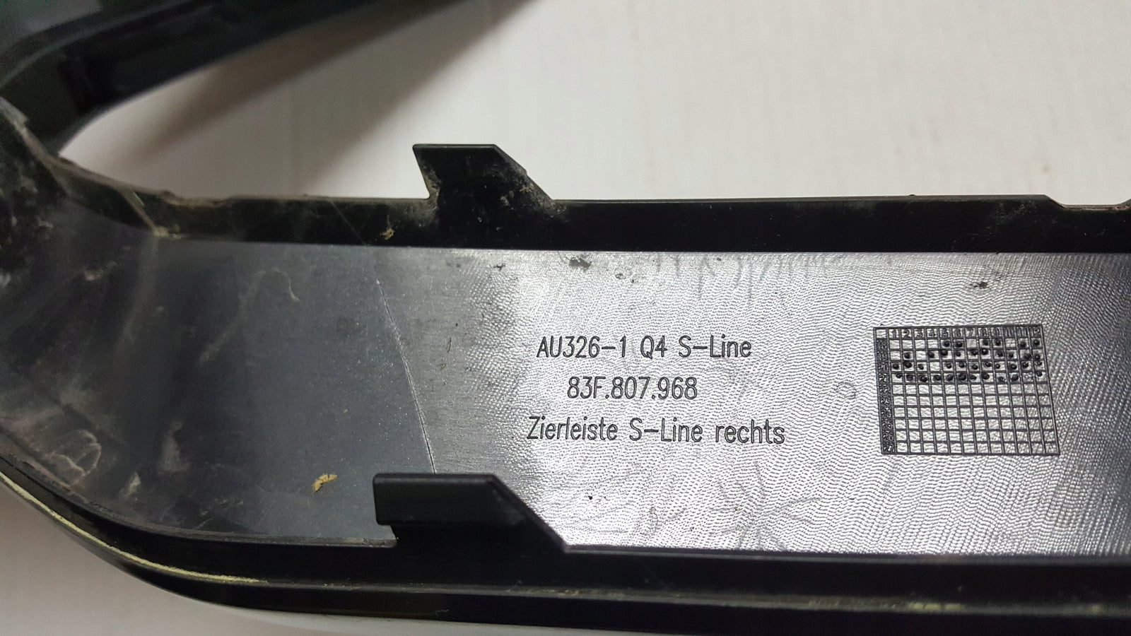 Listwa zderzaka tylnego prawa strona AUDI Q3 S-LINE 83F807968 demontaż