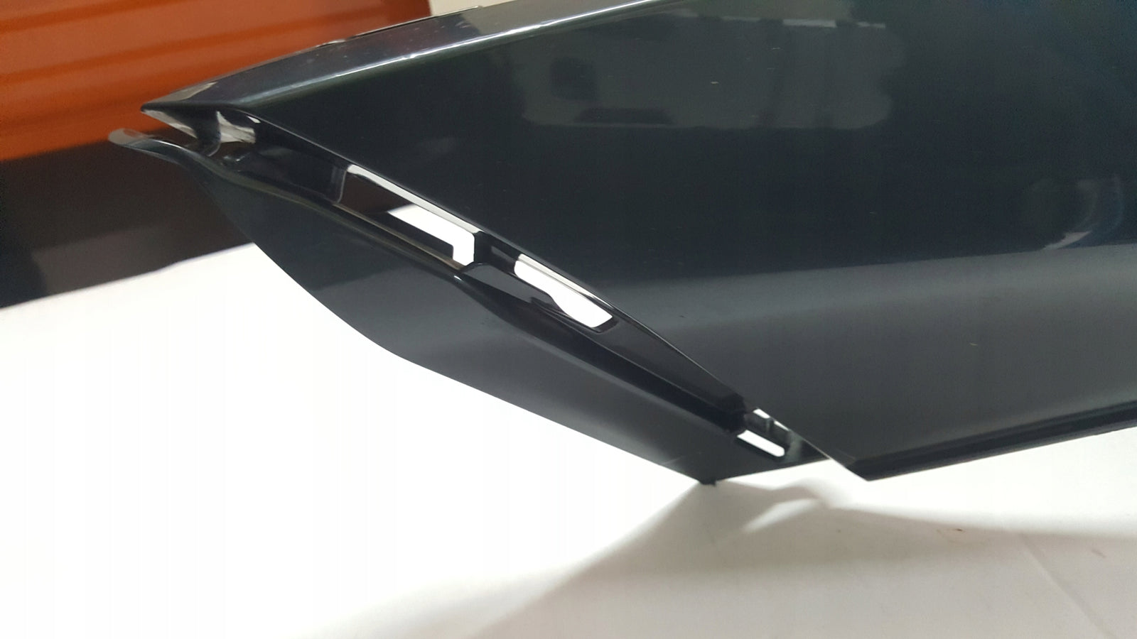 Spoiler dokładka zderzaka lewy przód AUDI Q3 83A807547 demontaż