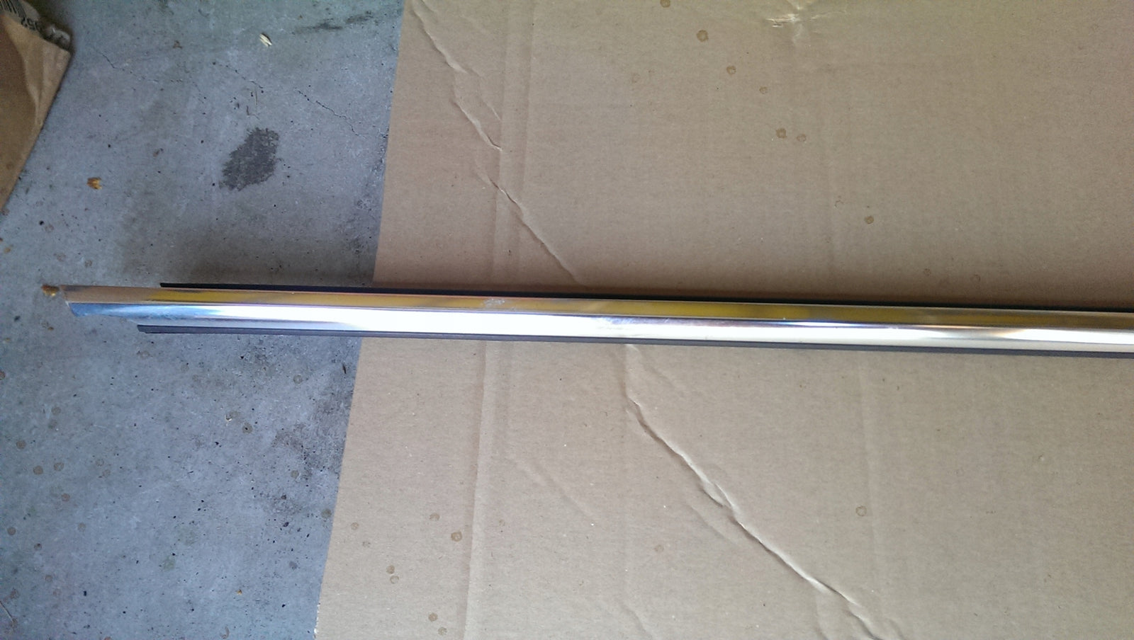 Listwa zgarniająca prawa VW PASSAT B8 3G0837476D