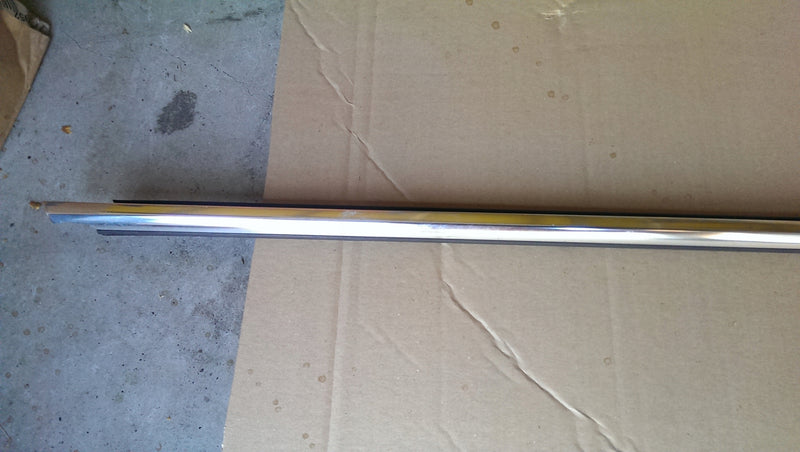 Listwa zgarniająca prawa VW PASSAT B8 3G0837476D