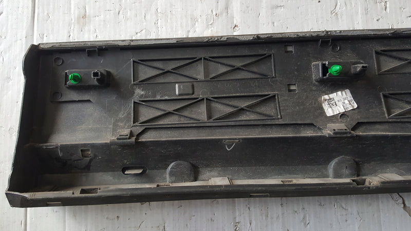 Listwa drzwi prawy tył SEAT ATECA 575854950J demontaż