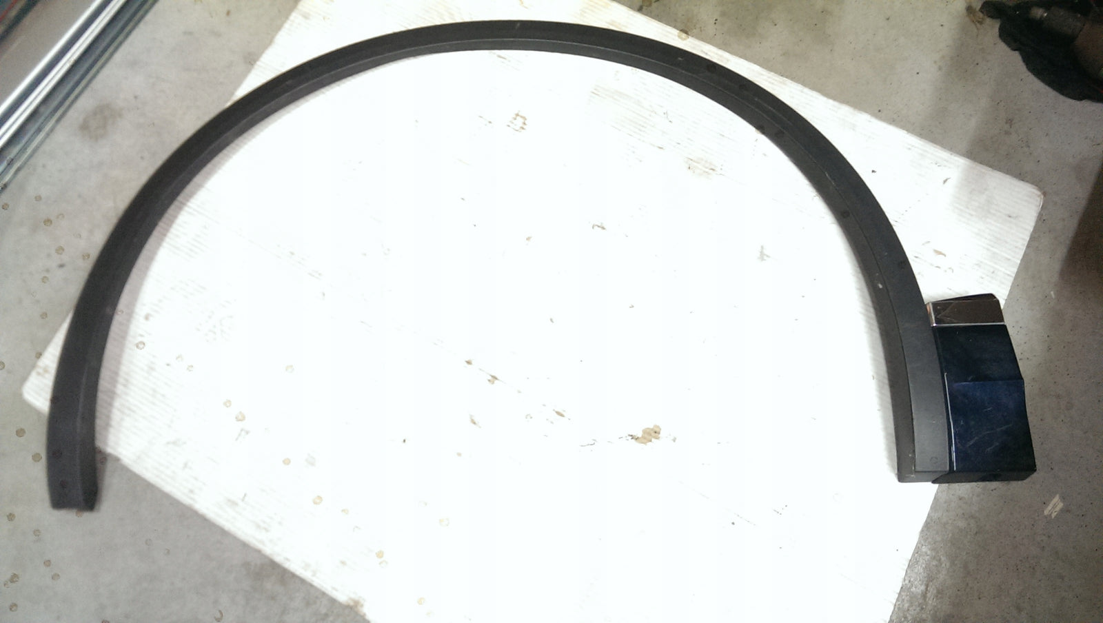 Listwa błotnika lewy przód VW TOUAREG 3 760853717