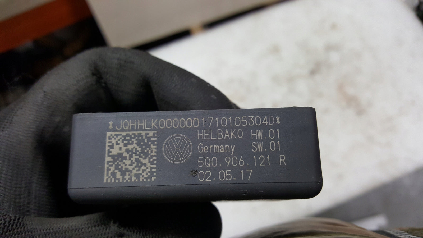 Moduł sterownik pompy paliwa VW AUDI SEAT SKODA 5Q0906121R demontaż