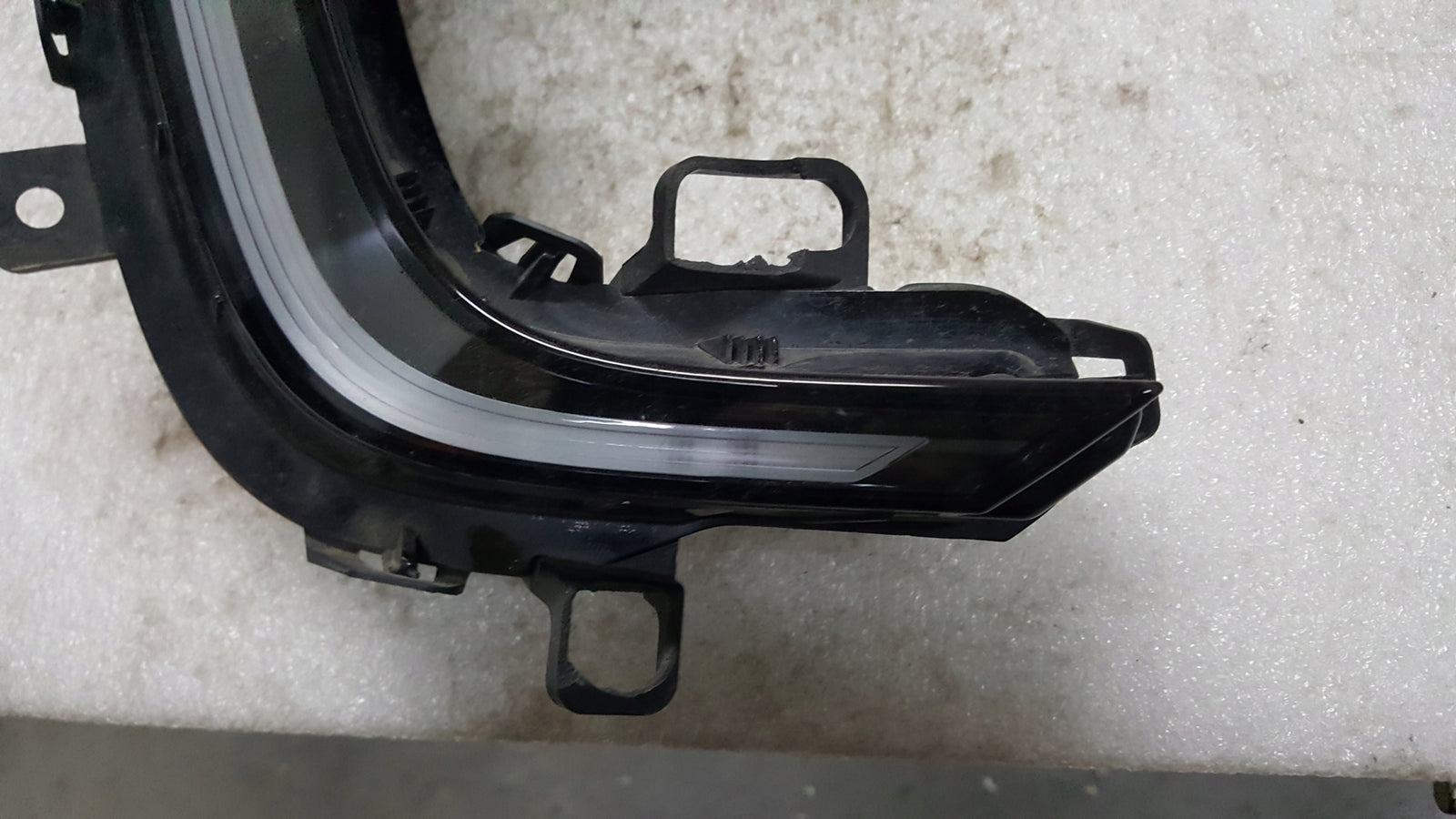 Prawy halogen LED- DRL-- VW E-UP! lift 12E941056E demontaż