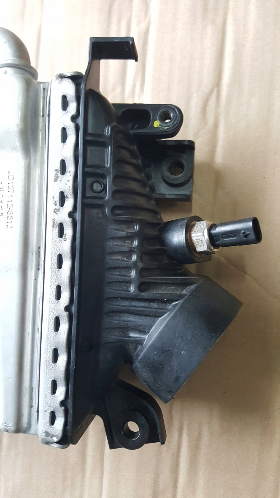 Chłodnica powietrza intercooler 059145803T AUDI A4 B9