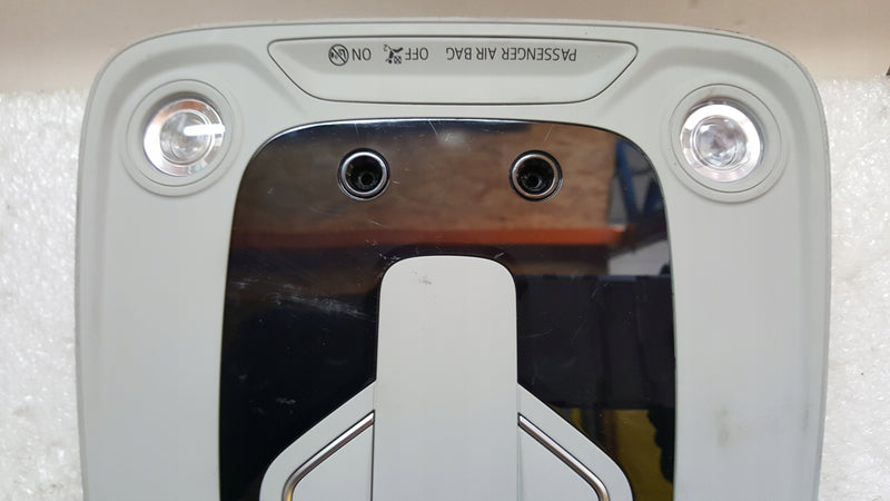 Lampka podsufitki AUDI 4K0947135AE demontaż