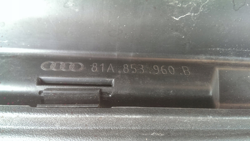 Listwa drzwi prawy przód AUDI Q2 81A853960B