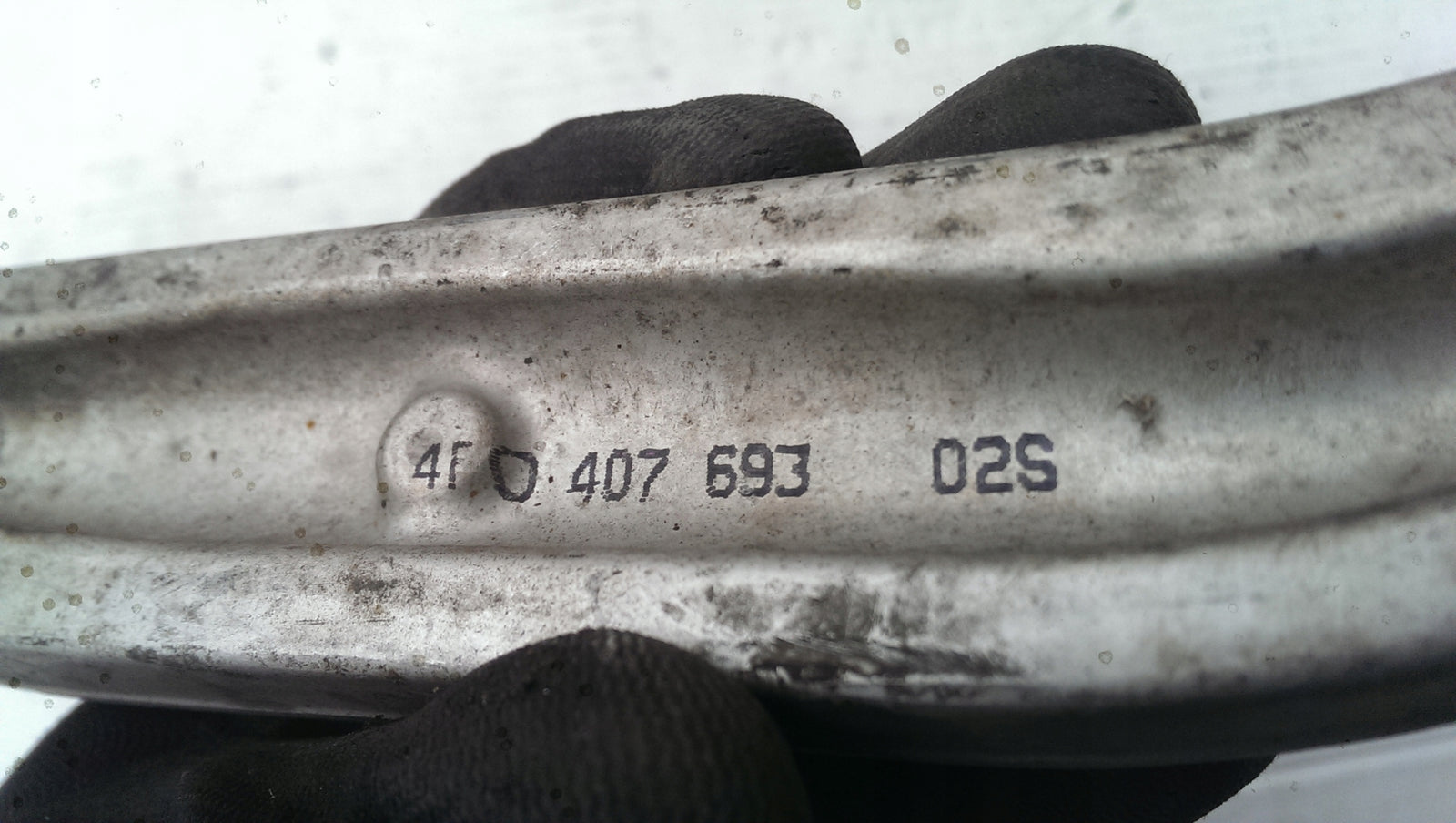 Wahacz dolny LE przód AUDI A6 4F0407693 demontaż