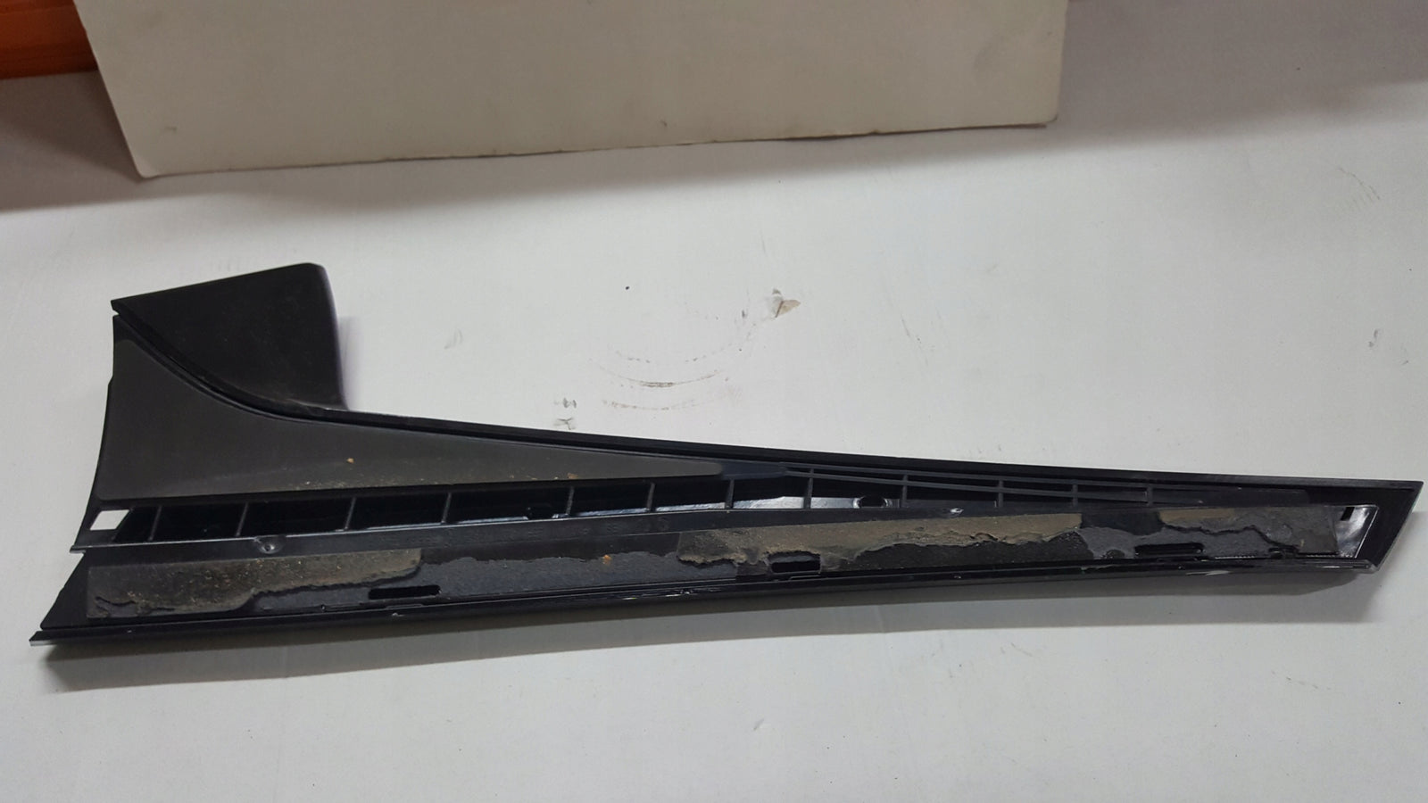 Listwa spoiler klapy bagażnika prawa strona VW GOLF VIII 5H9827940A
