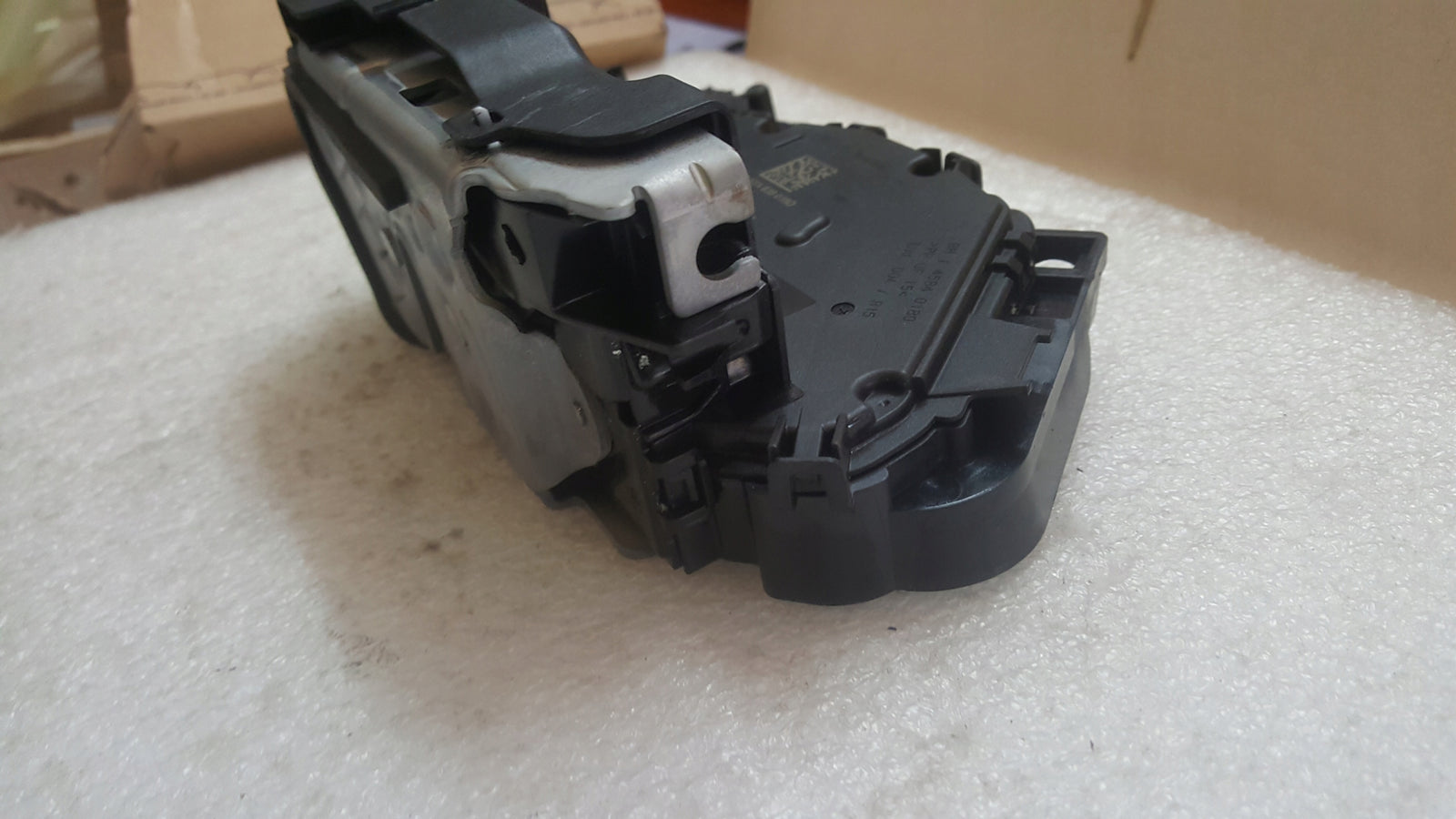 NOWY ORYGINALNY zamek drzwi prawy tył VW AUDI SEAT 5TA839016Q