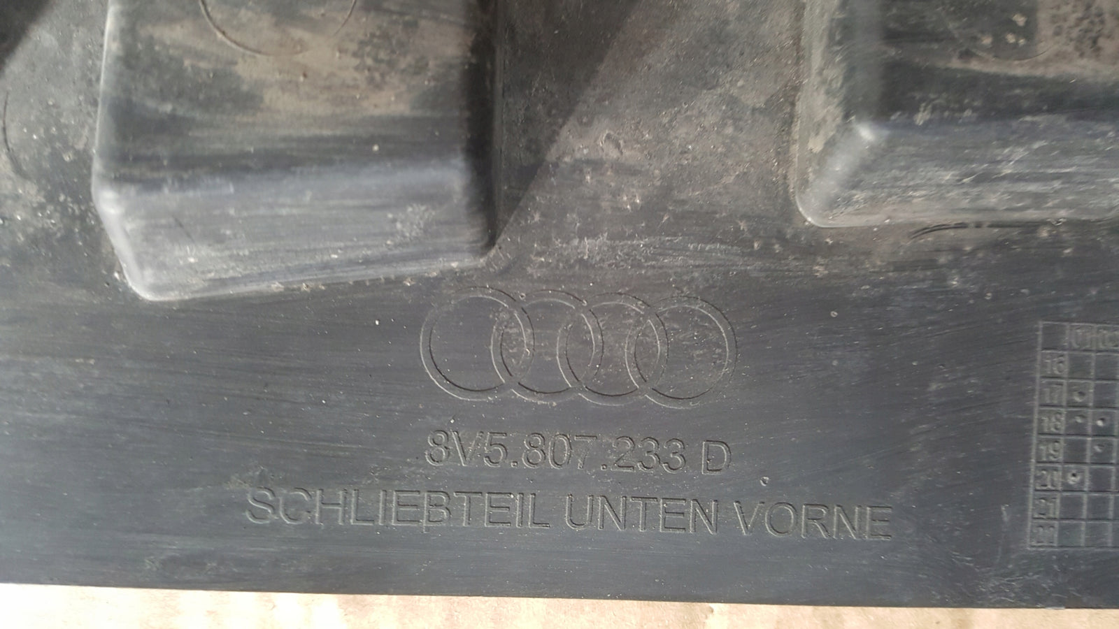 AUDI A3 8V LIFT RS3 OSŁONA POD ZDERZAK PŁYTA 8V5807233D