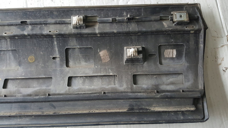 Listwa drzwi lewy tył-- VW TOUAREG 7P6854949A demontaż