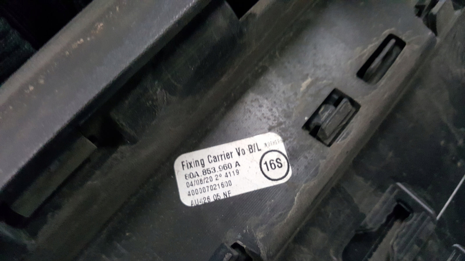 Listwa drzwi prawy przód AUDI Q5 80A853960A demontaż