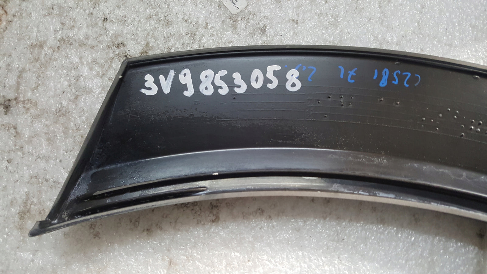 Listwa nakładka błotnika prawy tył SKODA SUPERB SCOUT 3V9853058 NOWA ORYGIN