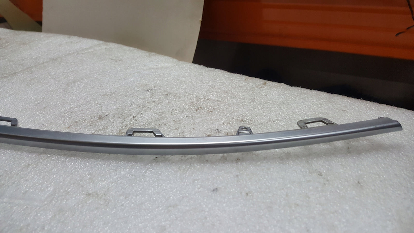 Listwa chrom zderzaka prawy tył VW PASSAT (B8) ALLTRACK 3G9853842B demontaż