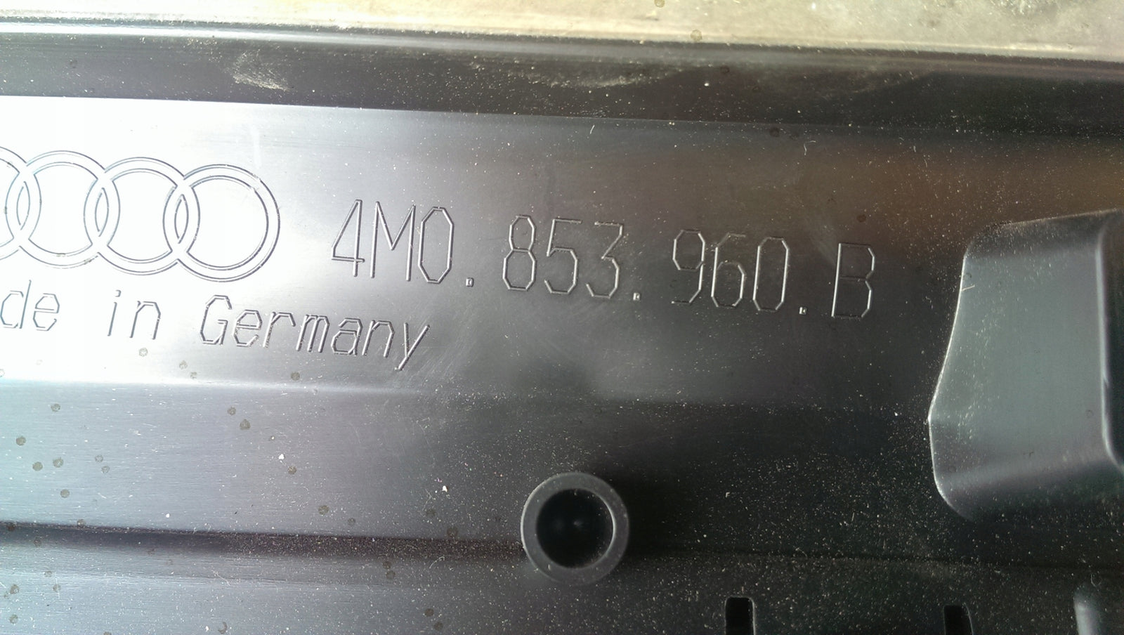 Listwa drzwi prawy przód AUDI Q7 4M0853960B