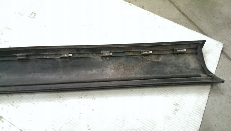 Listwa drzwi prawy przód VW TOUAREG 7L6837788D