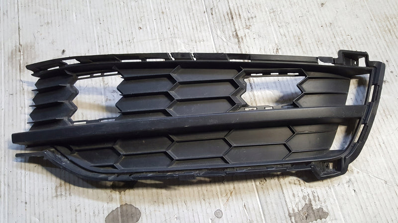 Kratka zderzaka prawy przód SKODA KAROQ 57A807368