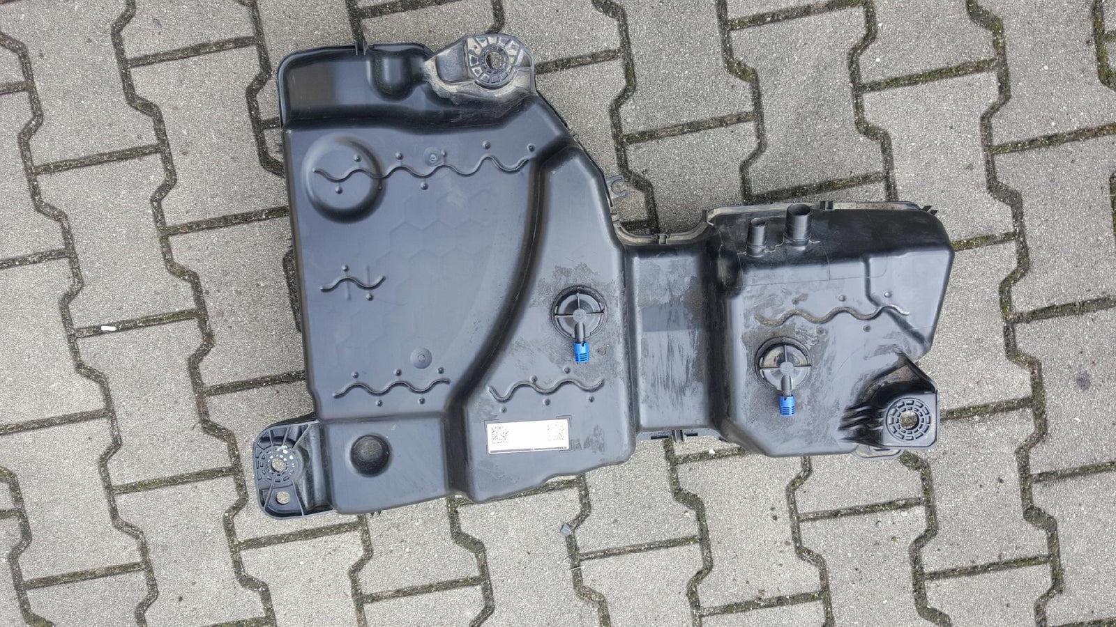 ZBIORNIK AD BLUE VW TIGUAN II 2.0 TDI 5QF131877L
