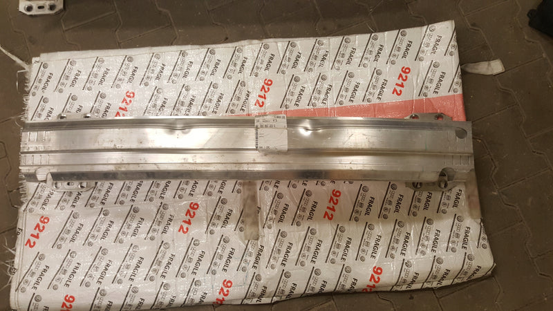 BELKA ZDERZAKA TYŁ WZMOCNIENIE AUDI E-TRON 4KE 4KE807309D 4KE807669A