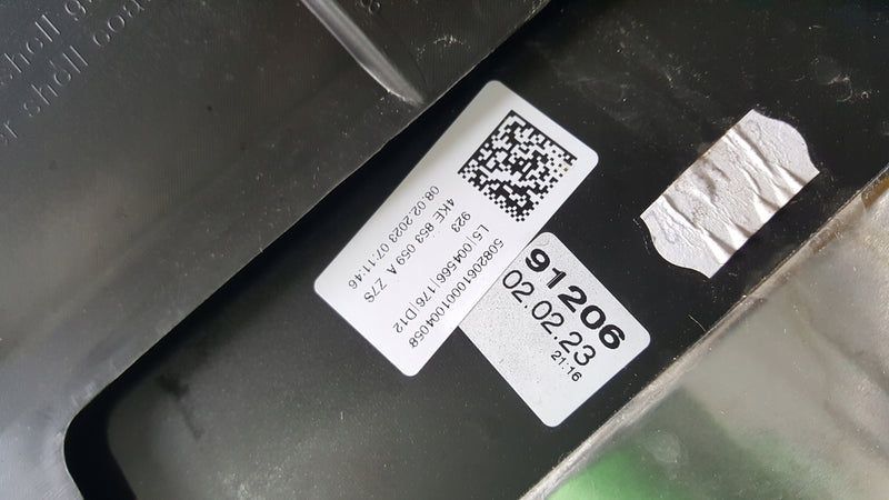 Listwa drzwi lewy tył AUDI E-TRON 4KE853969 demontaż