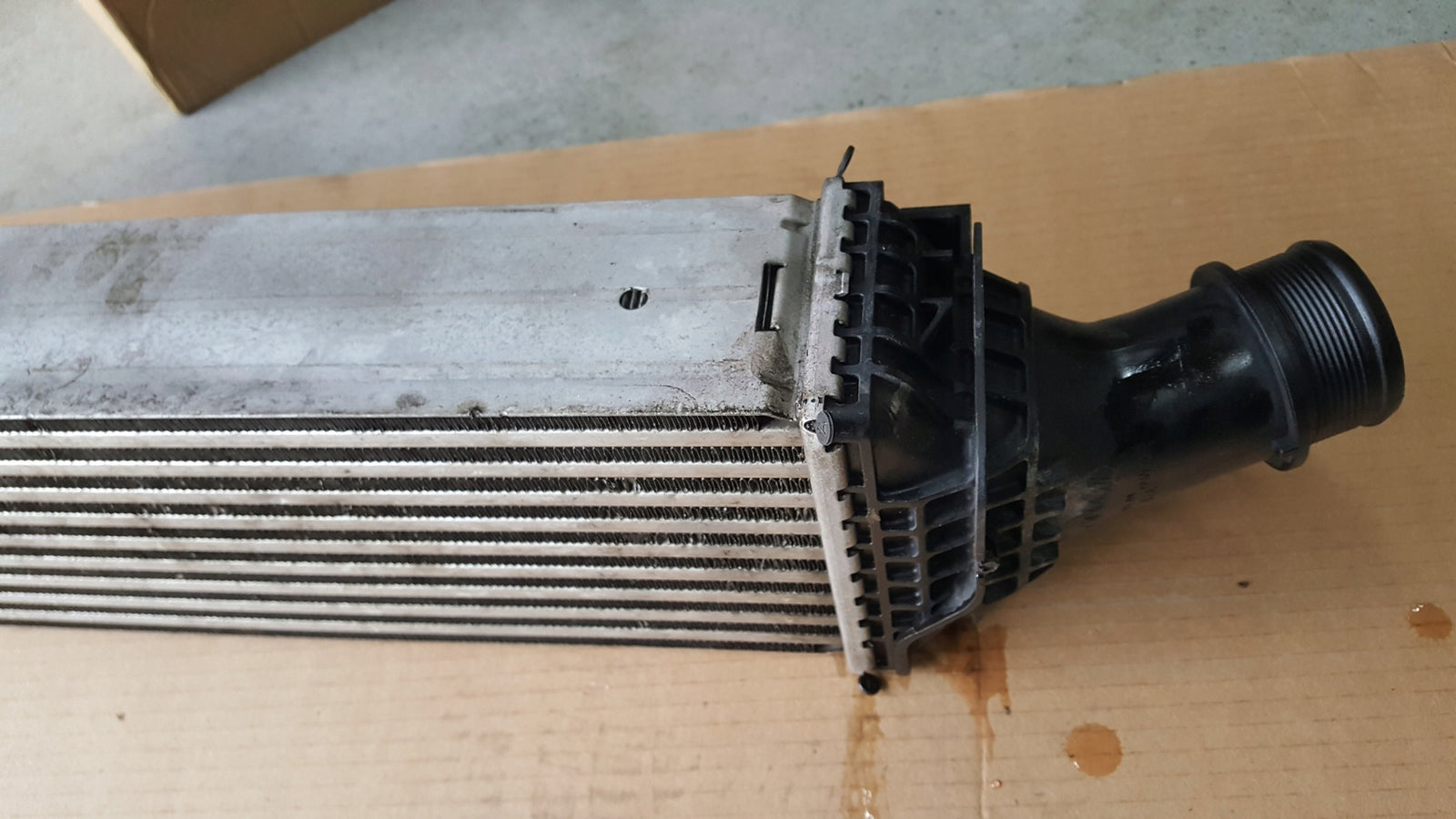 Chłodnica powietrza intercooler AUDI Q5 80A145805J demontaż