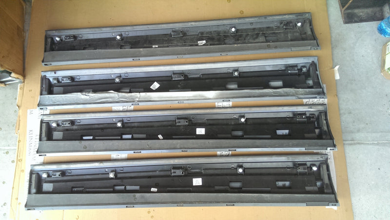 Listwa drzwi prawy przód AUDI Q3 8U0853960D