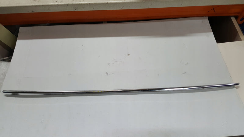 Listwa chrom zderzaka tylnego VW GOLF VII GOLF SPORTSVAN 5G6853333 demontaż
