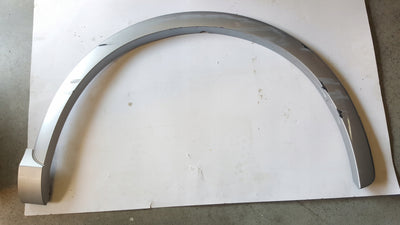 Listwa błotnika prawy przód AUDI Q3 8U0853718A demontaż