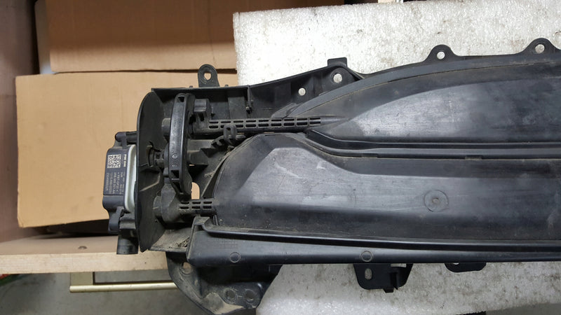 PORSCHE TAYCAN AUDI E TRON GT KRATKA ŻALUZJA LEWA 9J1121753D