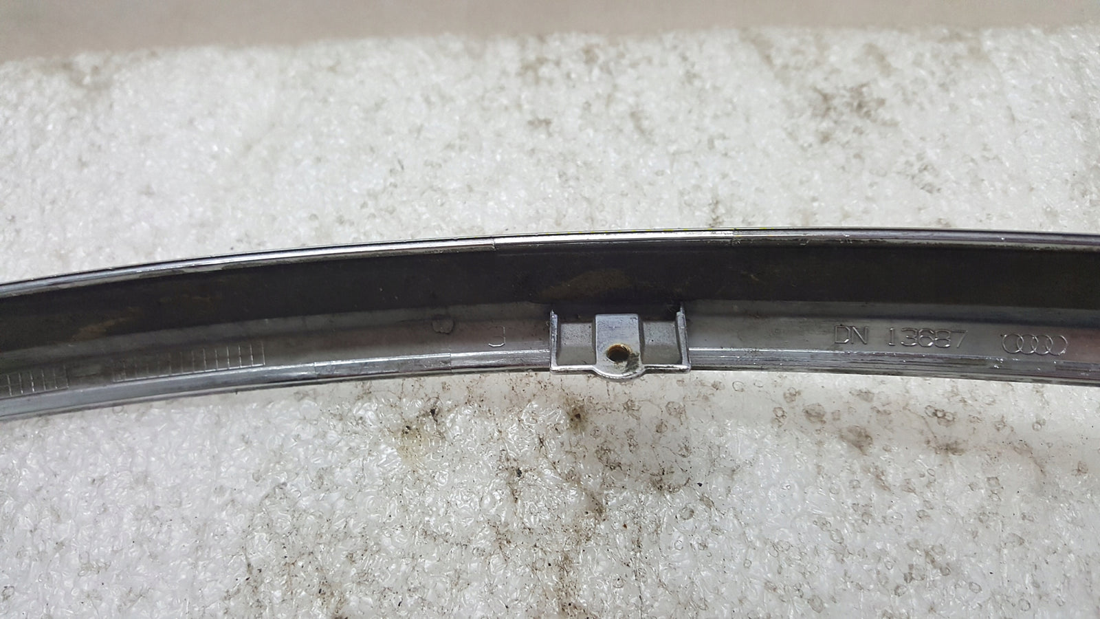 AUDI A6 C6 LIFT 08- OZDOBNA LISTWA CHROM ZDERZAKA PRZÓD LEWA 4F0853065