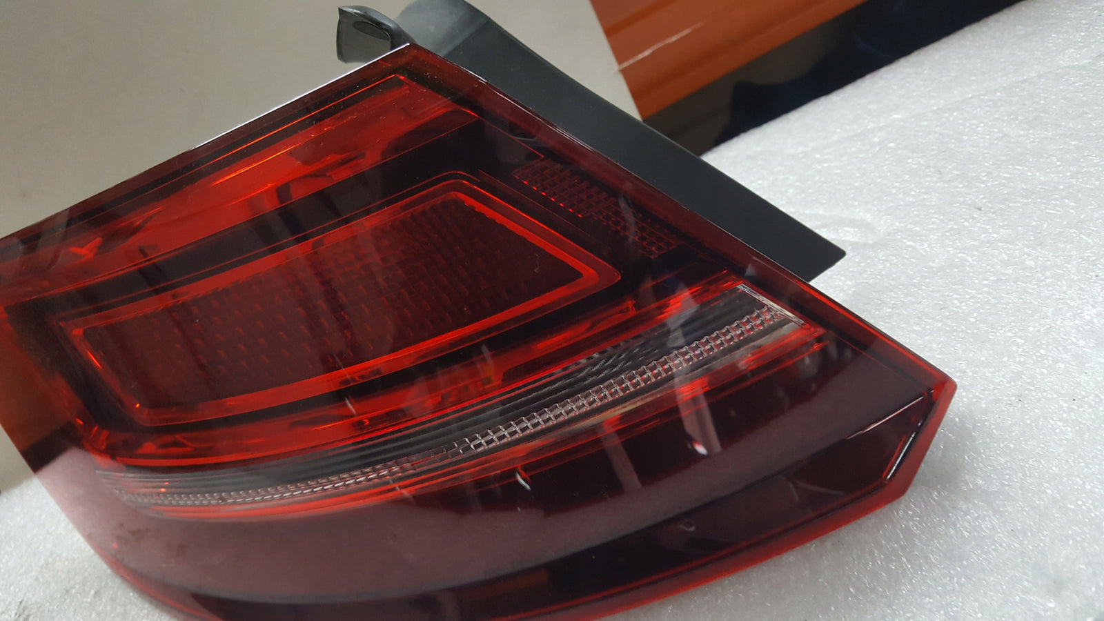 Lewa tylna lampa AUDI A3 SPORTBACK LIFT 8V4945069 demontaż