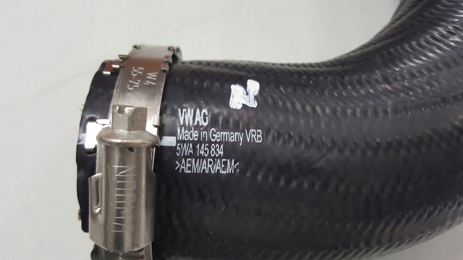 NOWY ORYGINALNY przewód rura powietrza VW AUDI SEAT SKODA 5WA145834