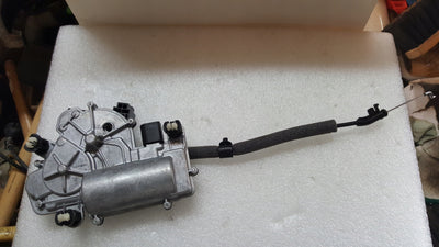 Dociąg klapy AUDI A3 RS6 RS7 SEAT LEON 3V5827887C demontaż