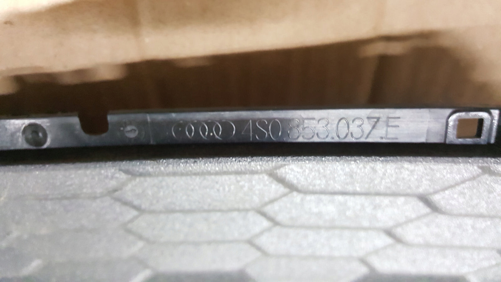 AUDI R8 4S0853037E LISTWA ATRAPY BLENDA PRZEGRODA KRATKA GRILL