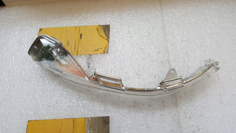 Lewy kierunkowskaz lusterka VW 3G0949101 demontaż