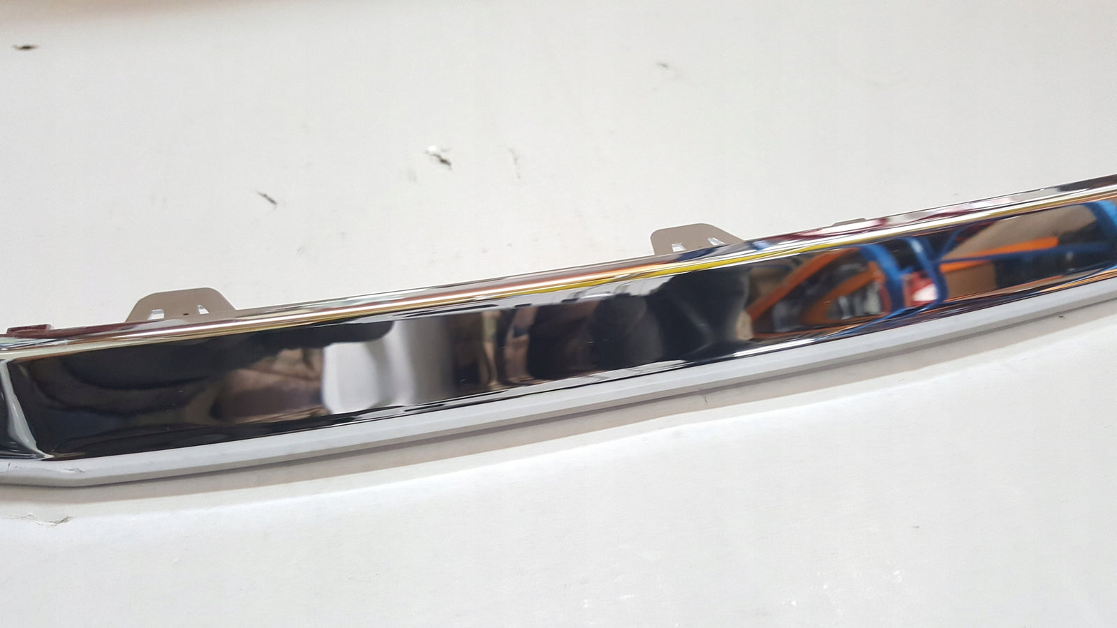 NOWA ORYGINALNA listwa chrom grilla przód prawa strona VW T6 7LA853764
