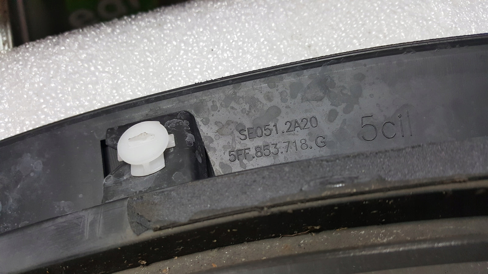 Listwa błotnik prawy przód CUPRA FORMENTOR 5FF853718G demontaż
