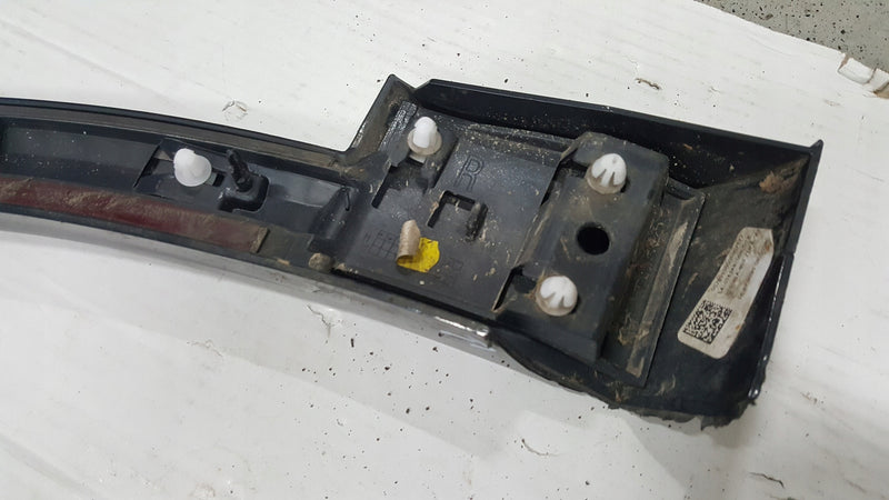 Listwa błotnika prawy przód AUDI Q2 81A853718A