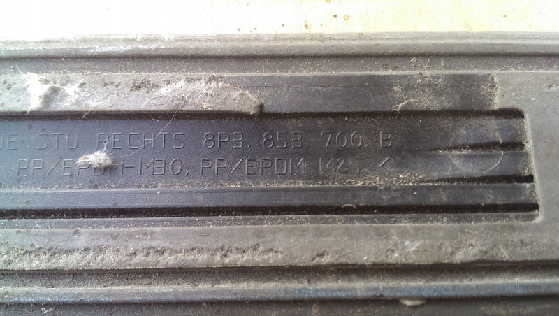 Listwa błotnika prawy tył AUDI A3 8P3853700B