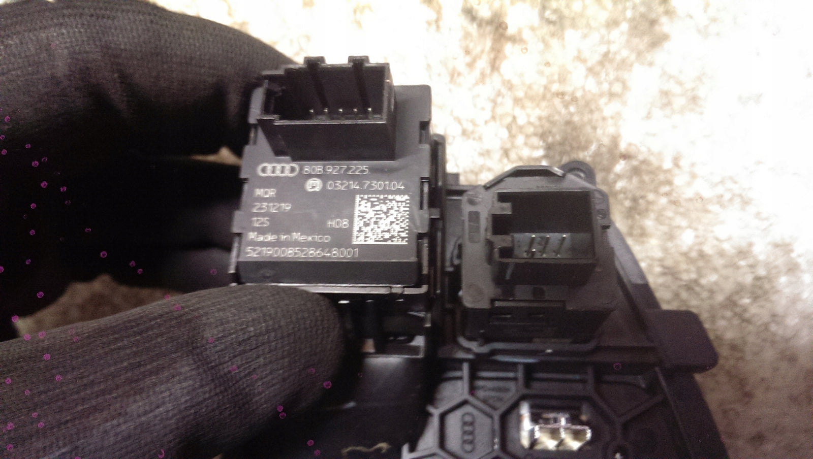 Ramka panel biegów AUDI Q5 II 80B713111C demontaż