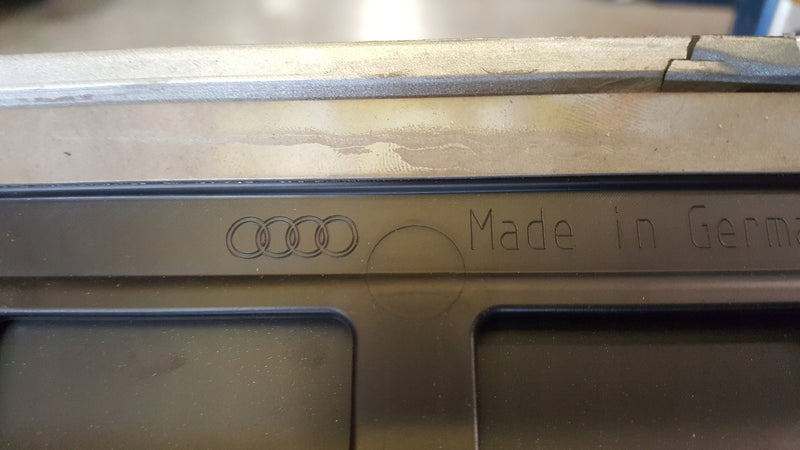 Listwa drzwi lewy tył AUDI Q2 81A853969A demontaż