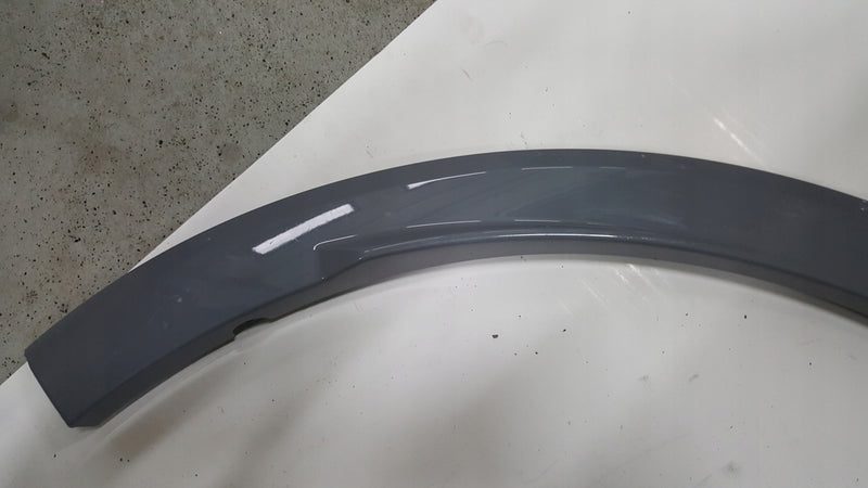 Listwa błotnika prawy tył AUDI Q4 E-TRON 89A853818E demontaż