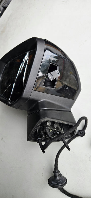 Le Lusterko zewn AUDI Q2 81B857409B 6 pin+2pin IDEAŁ