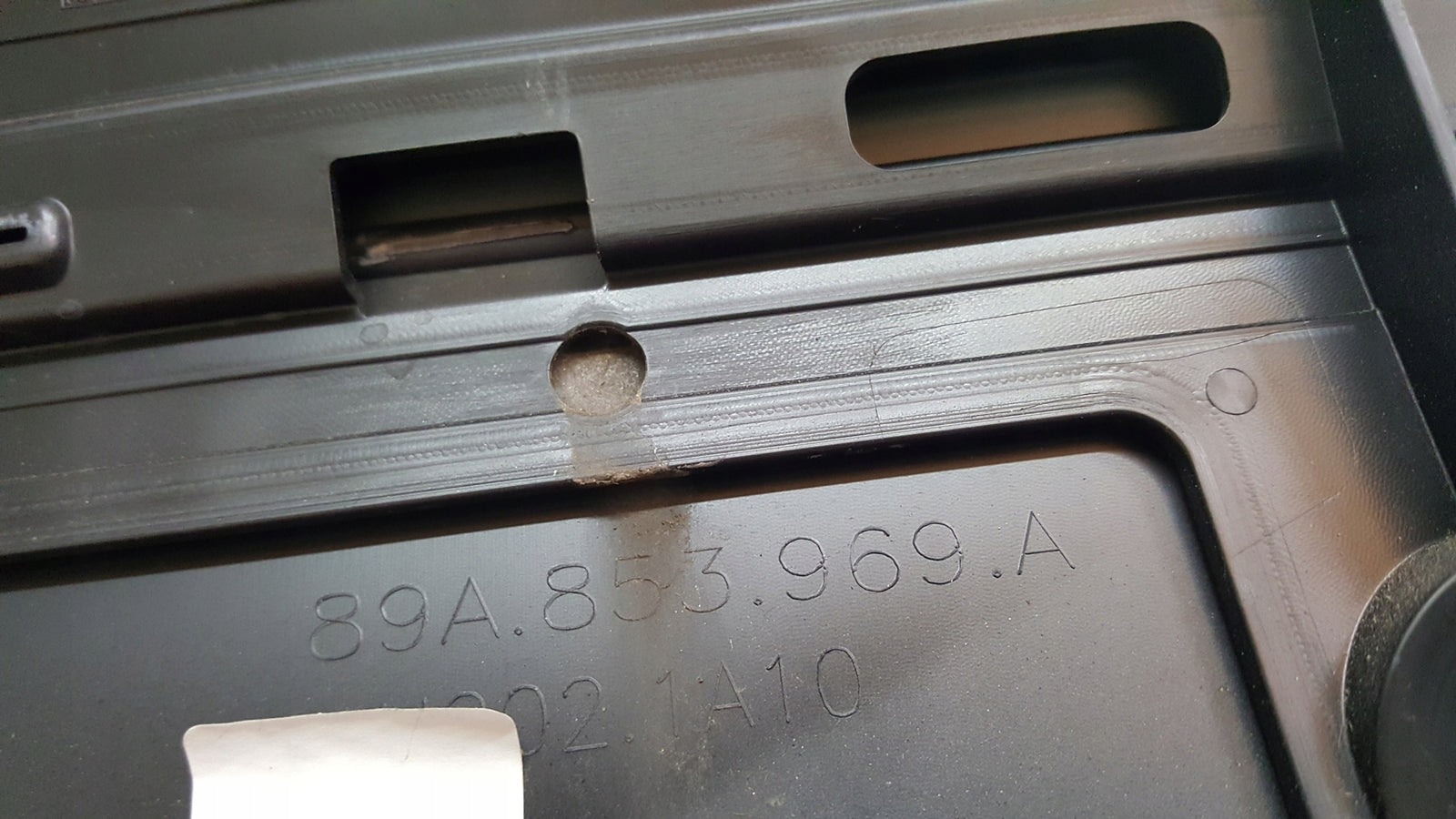 Listwa drzwi lewy tył AUDI Q4 e-tron 89A853969A demontaż